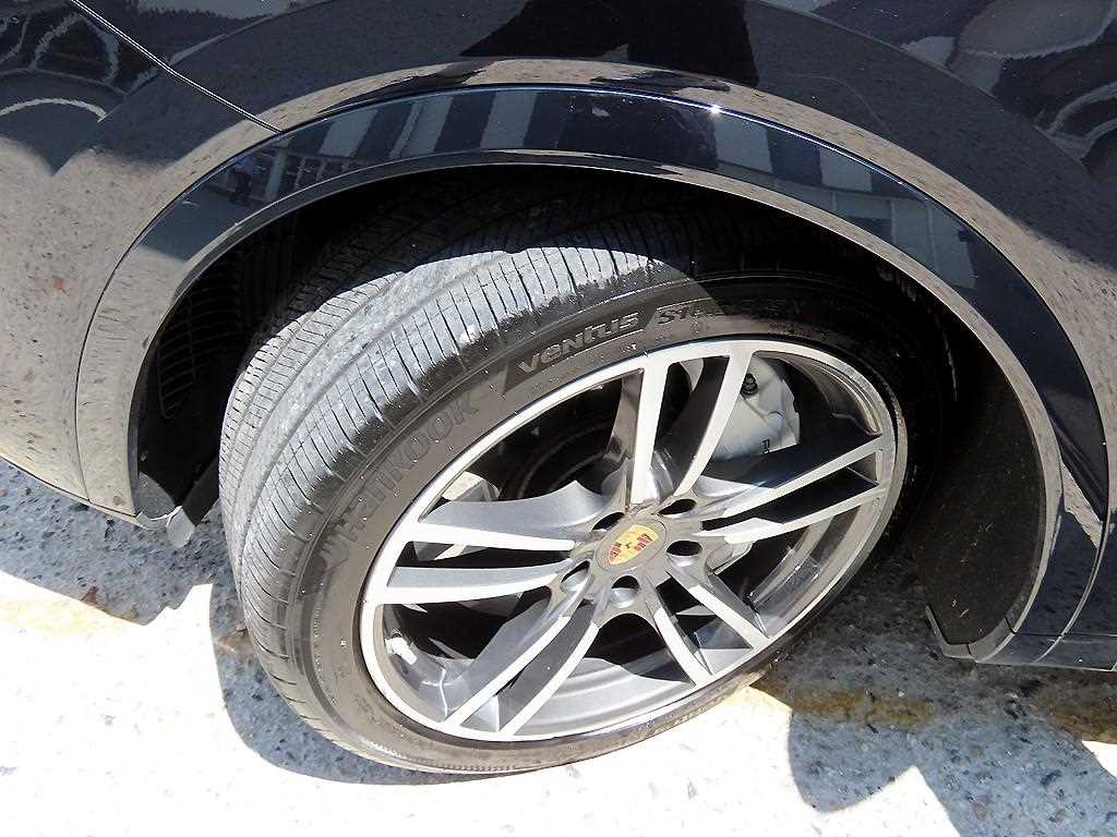 Porsche Cayenne — photo 20