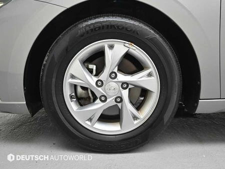 Hyundai Avante — photo 19