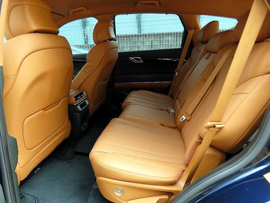 Genesis GV80 — photo 06