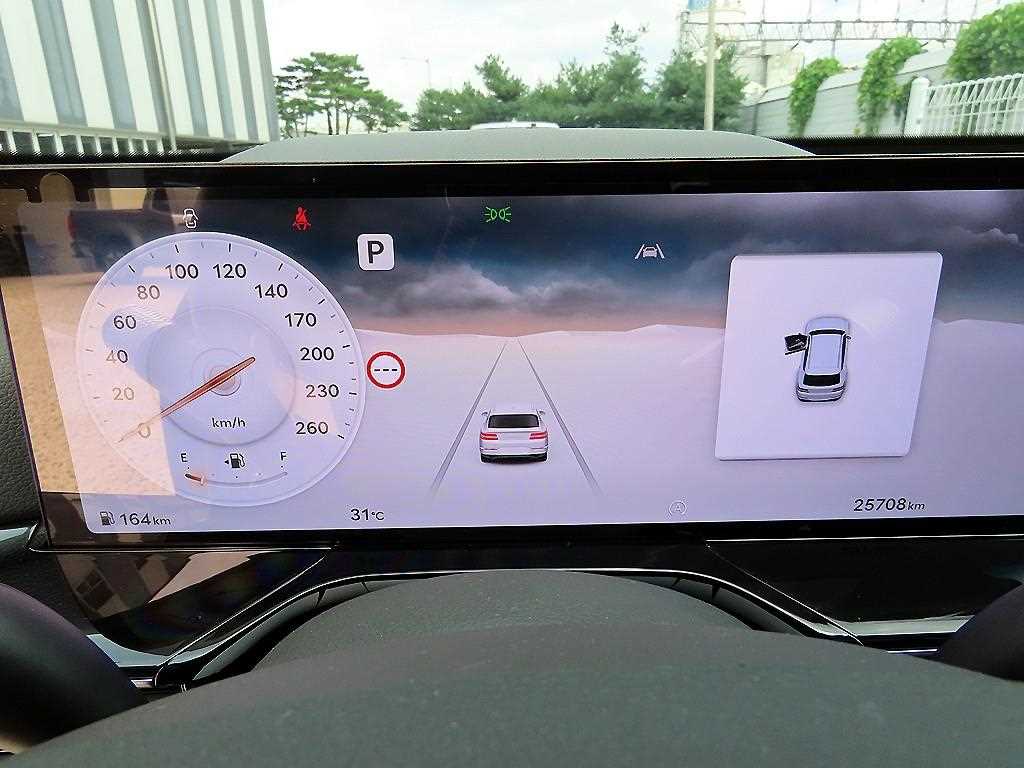 Genesis GV80 — photo 09