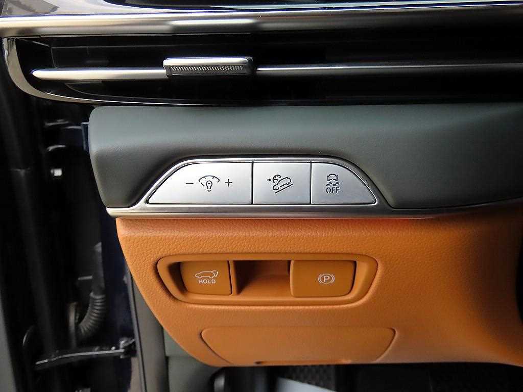 Genesis GV80 — photo 12