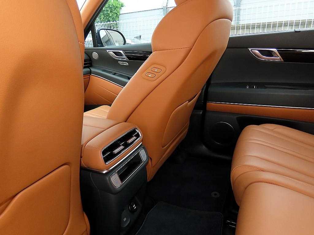 Genesis GV80 — photo 16