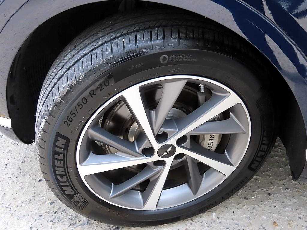 Genesis GV80 — photo 20