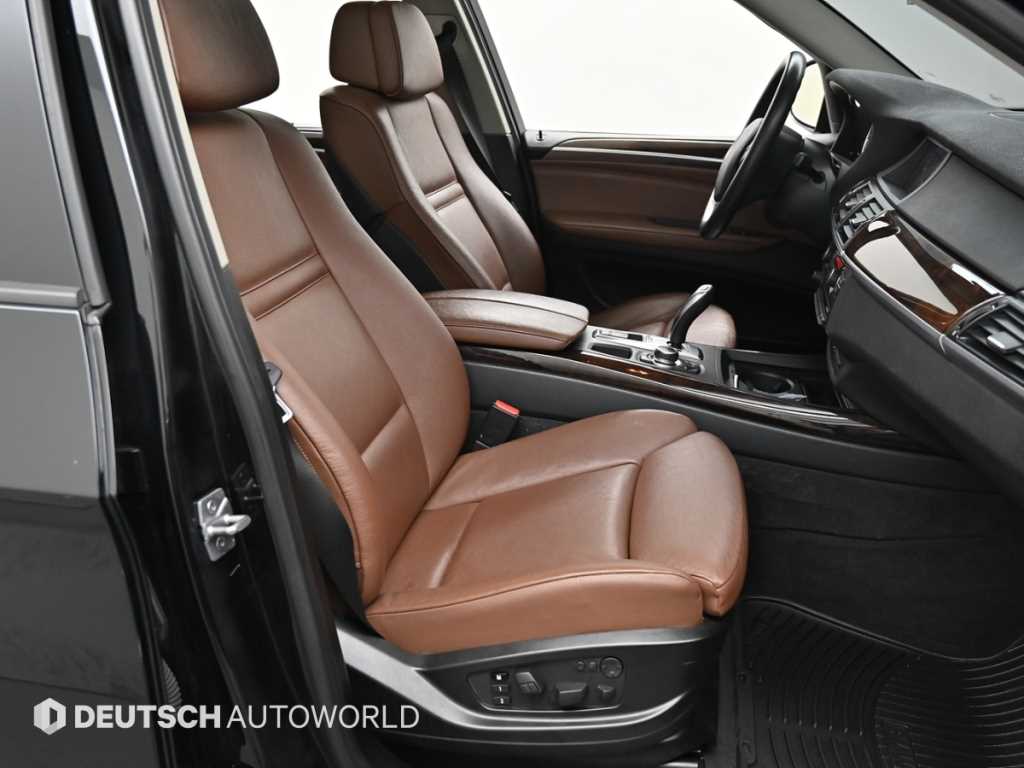 BMW X5 — photo 10