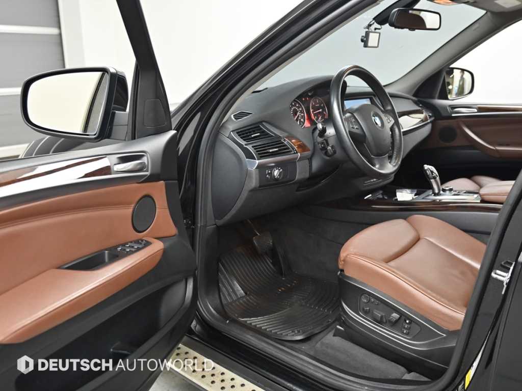 BMW X5 — photo 11