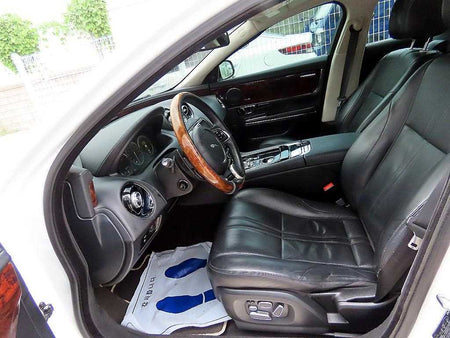 Jaguar XJ — photo 05