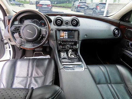 Jaguar XJ — photo 07