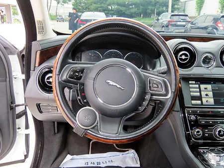 Jaguar XJ — photo 08