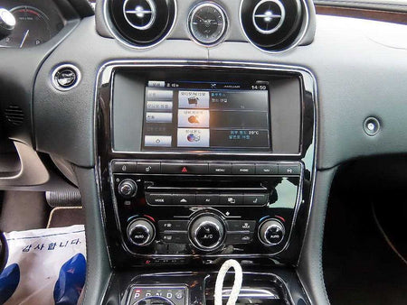 Jaguar XJ — photo 12
