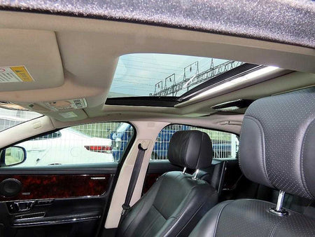 Jaguar XJ — photo 17