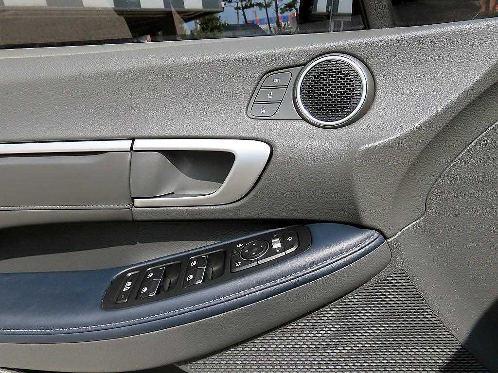 Hyundai Sonata — photo 11