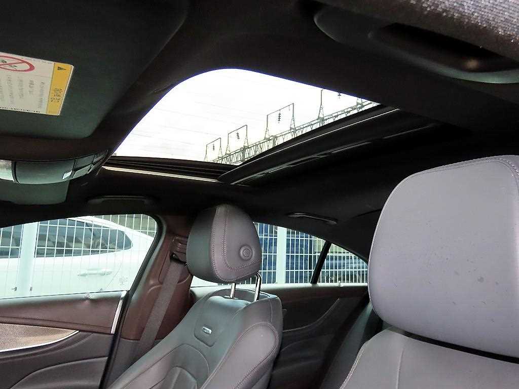 Mercedes-Benz CLS-Class — photo 16