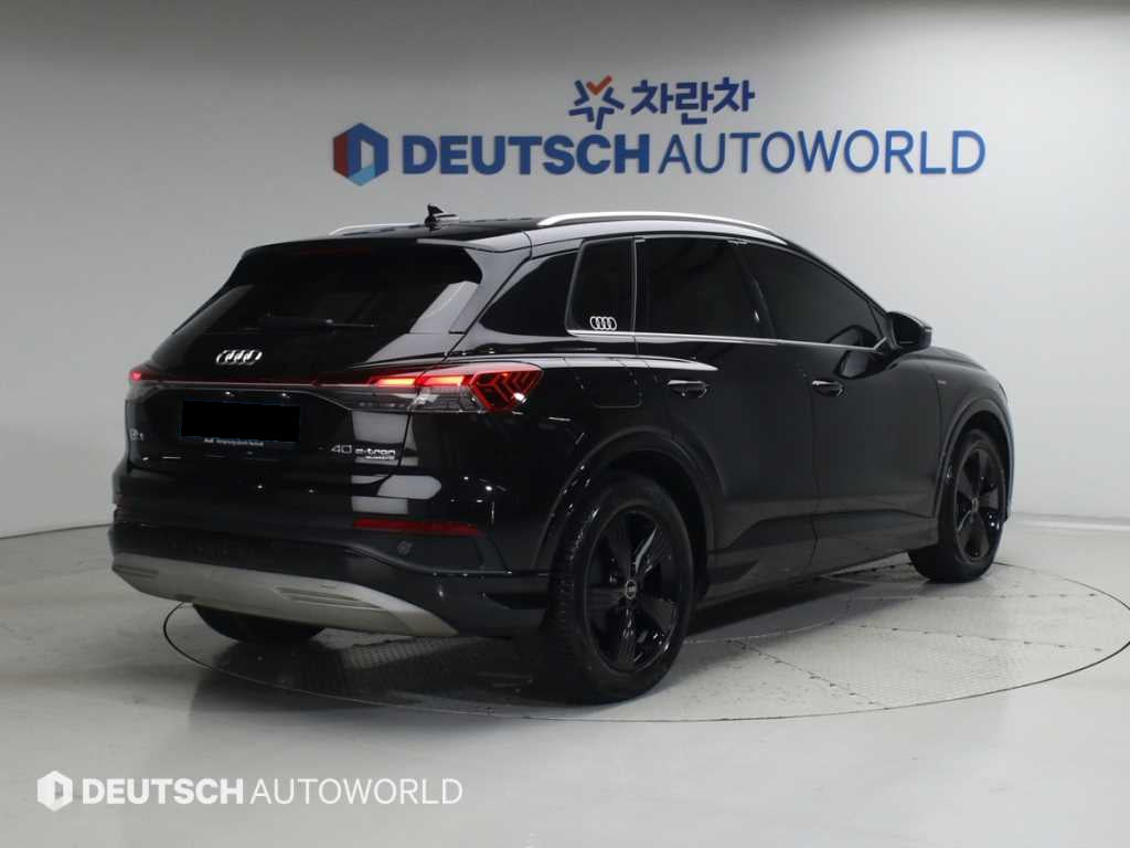 Audi Q4 e-tron — photo 02