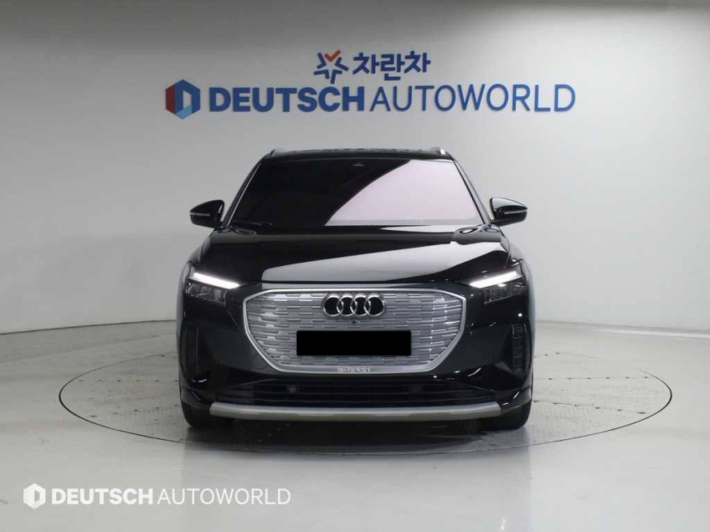 Audi Q4 e-tron — photo 03