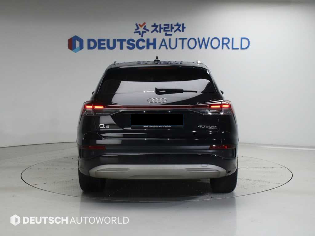 Audi Q4 e-tron — photo 04