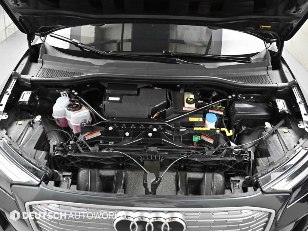 Audi Q4 e-tron — photo 06