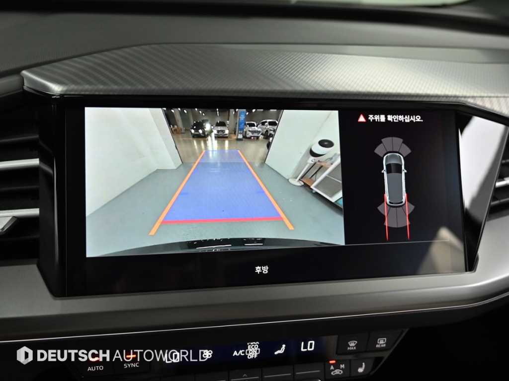 Audi Q4 e-tron — photo 15