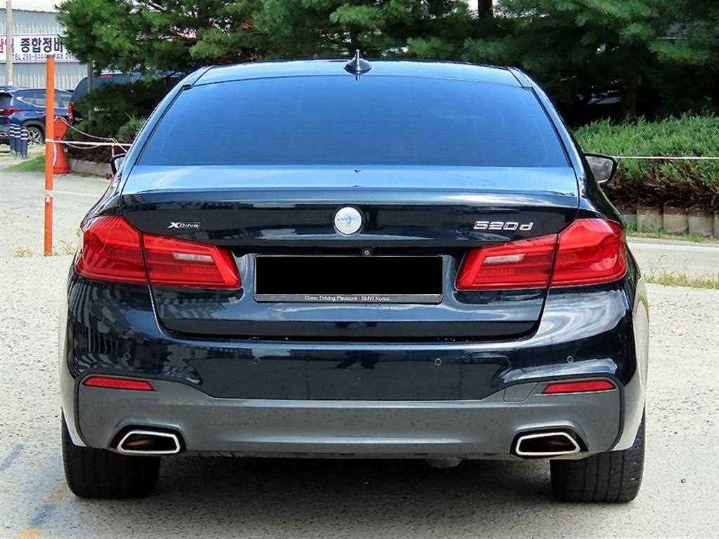 BMW 5-Series — photo 04