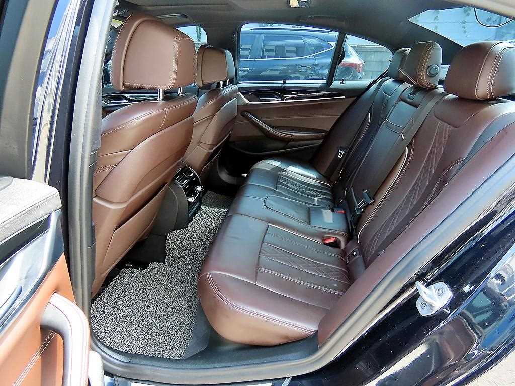 BMW 5-Series — photo 06