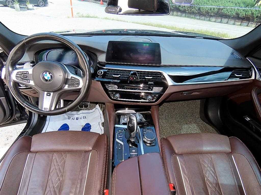 BMW 5-Series — photo 07