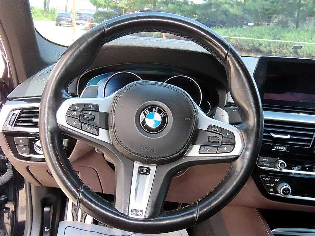 BMW 5-Series — photo 08