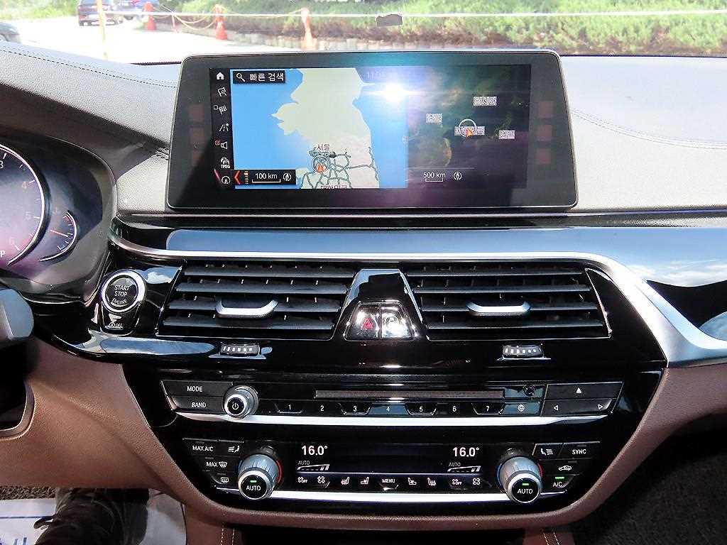 BMW 5-Series — photo 15