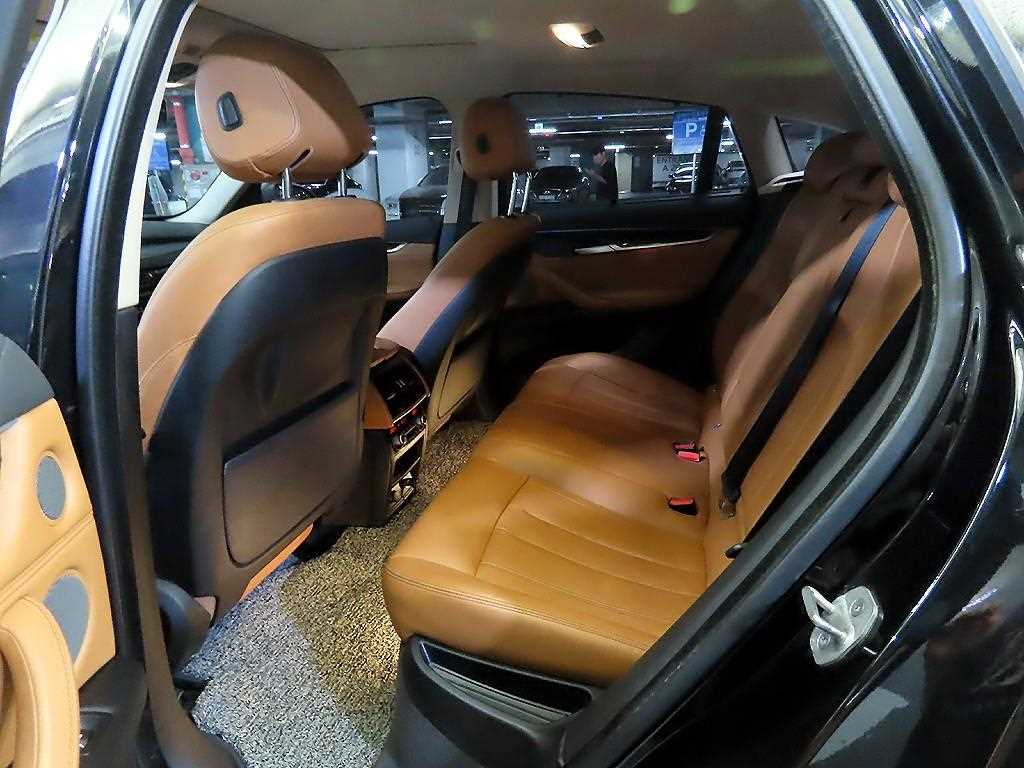 BMW X6 — photo 07