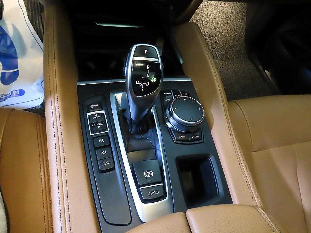 BMW X6 — photo 12