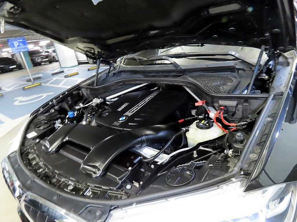 BMW X6 — photo 19