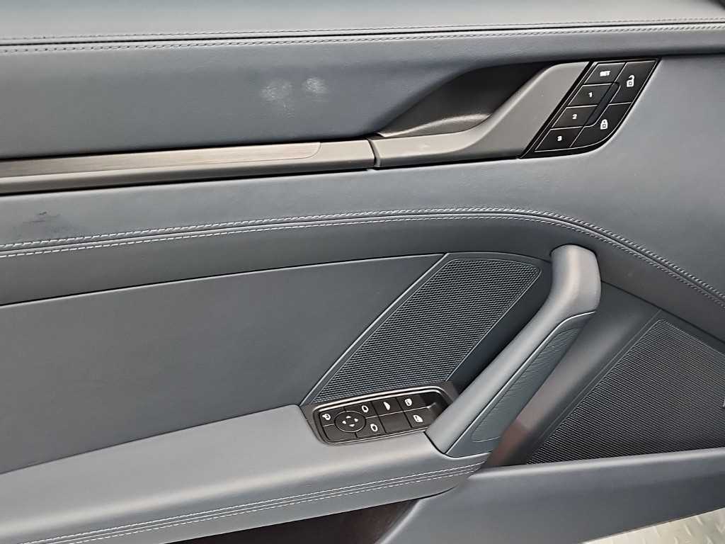 Porsche 911 — photo 15