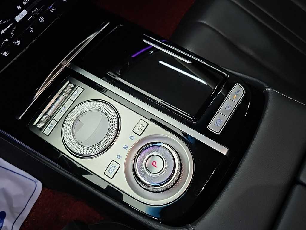 Genesis G80 — photo 08