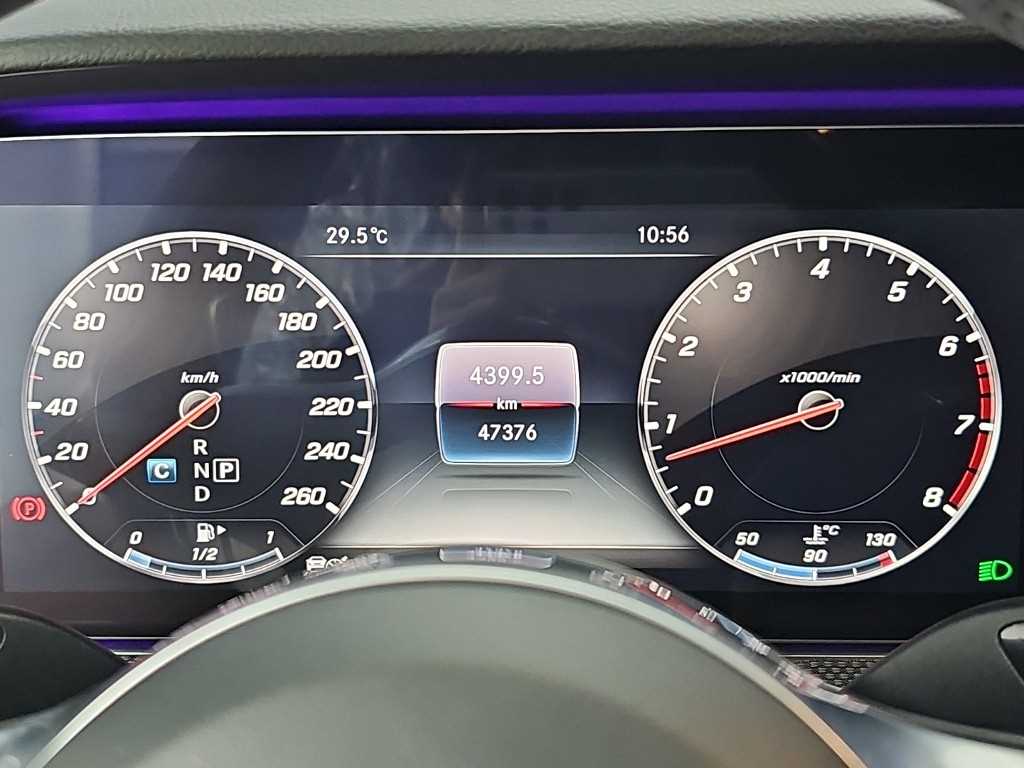 Mercedes-Benz E-Class — photo 06