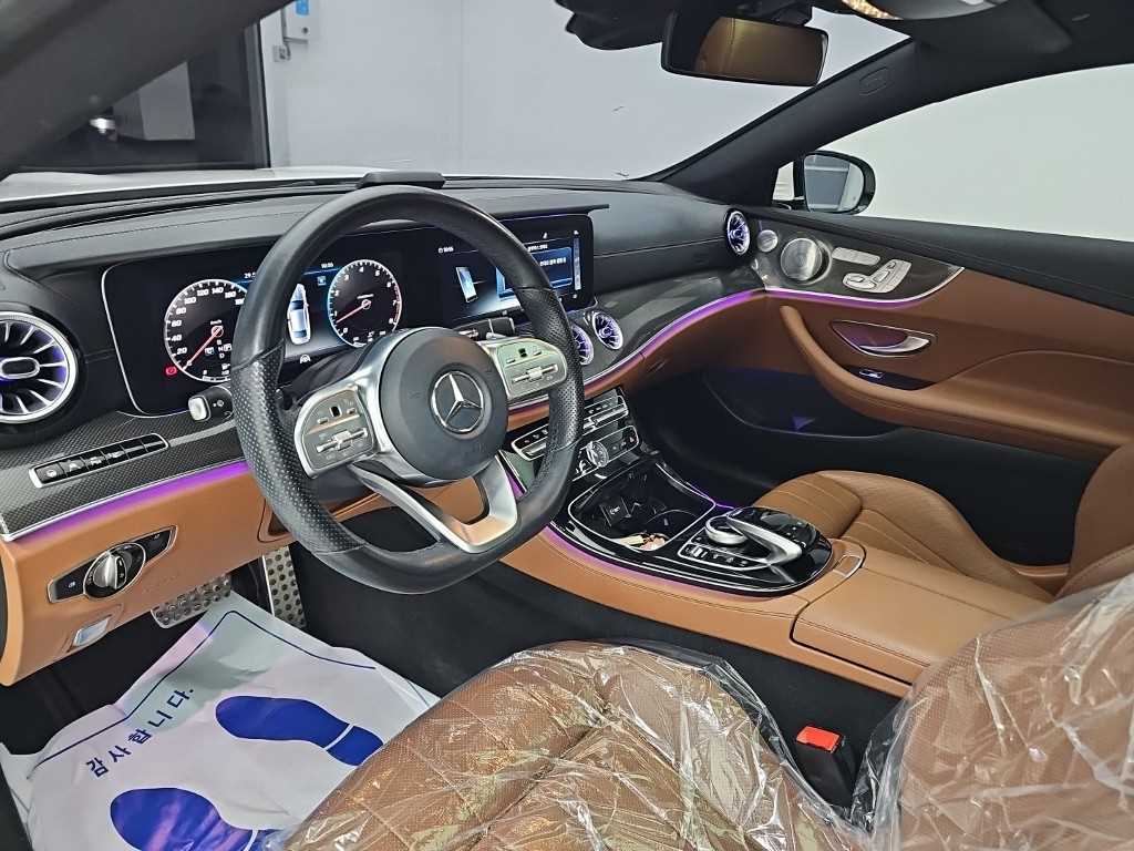 Mercedes-Benz E-Class — photo 07