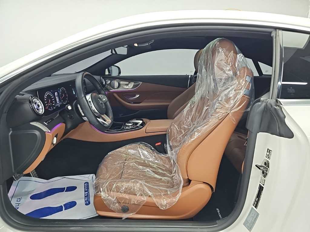 Mercedes-Benz E-Class — photo 11