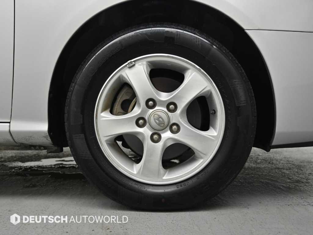 Hyundai Avante — photo 05