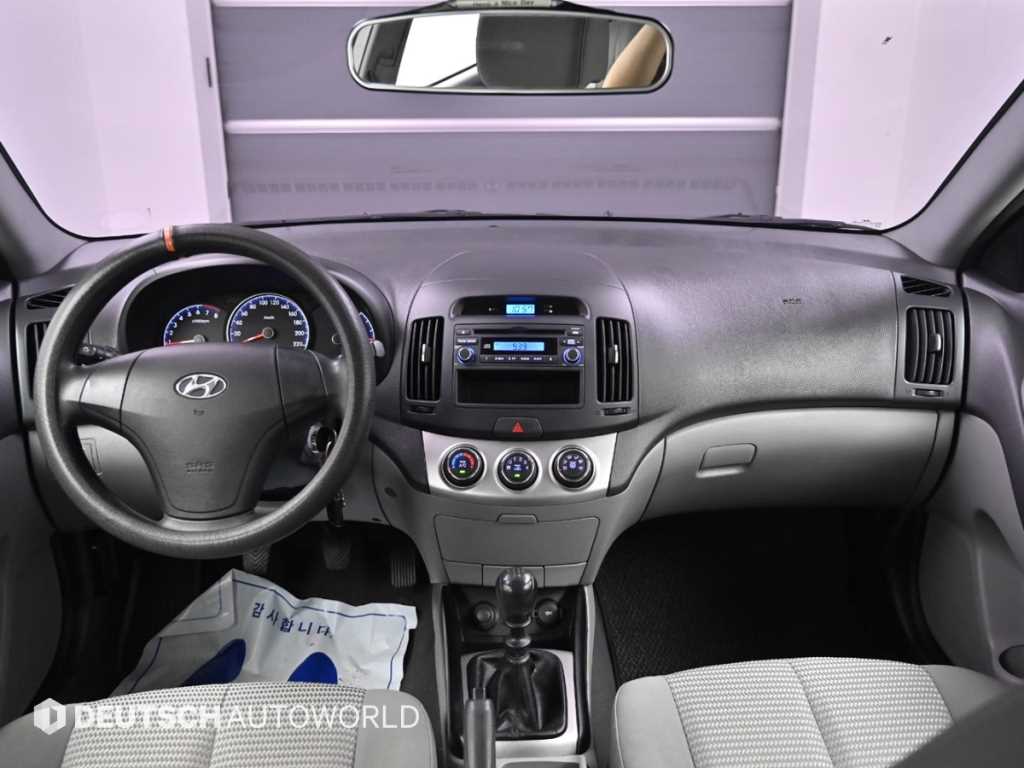 Hyundai Avante — photo 07