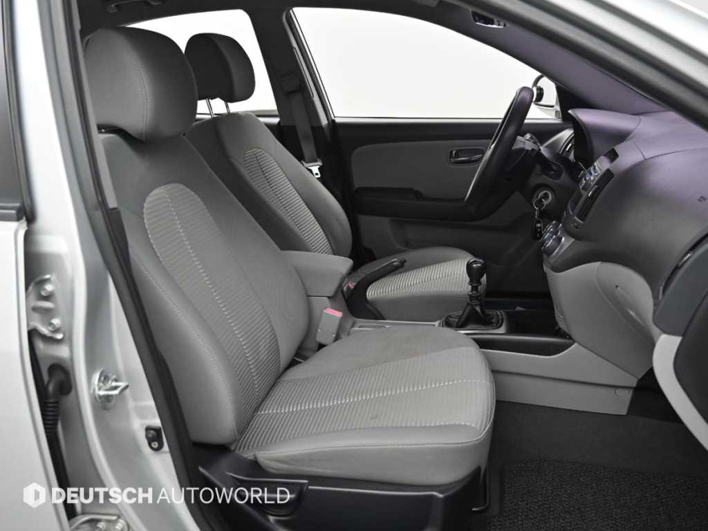 Hyundai Avante — photo 10
