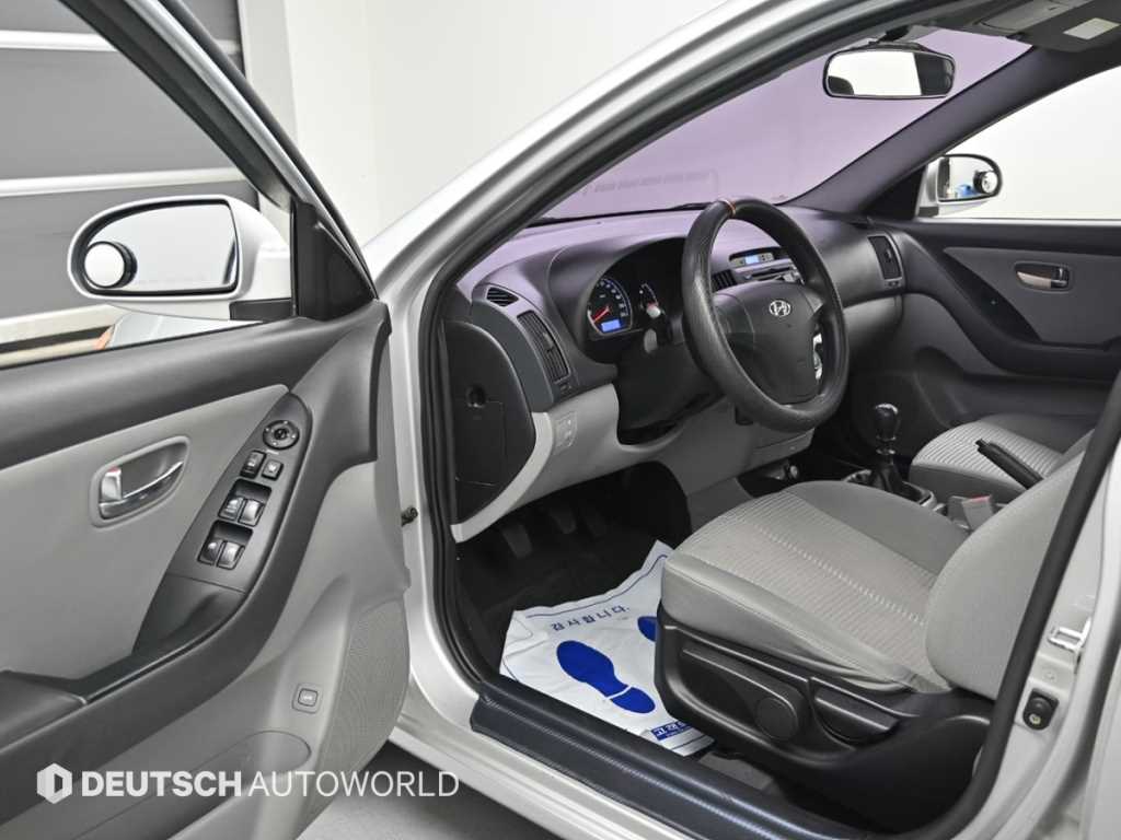 Hyundai Avante — photo 11