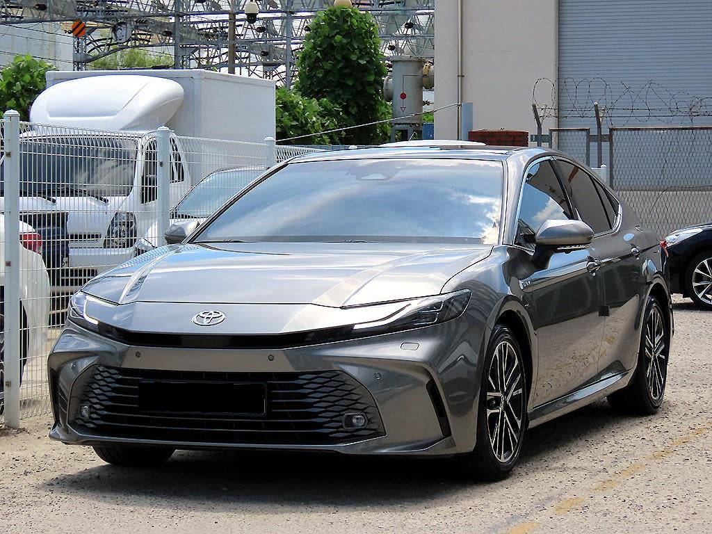 Toyota Camry — photo 02
