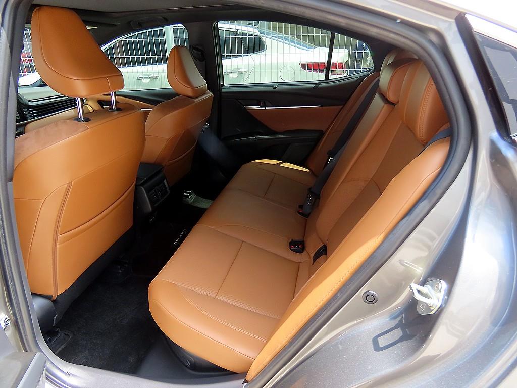 Toyota Camry — photo 06