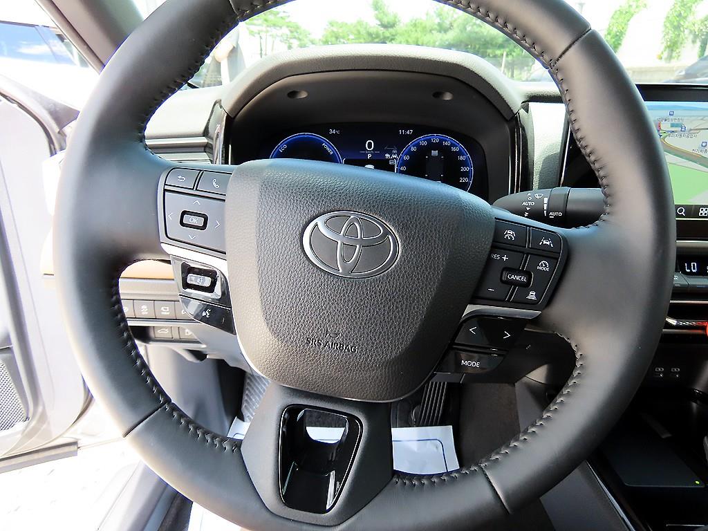 Toyota Camry — photo 08