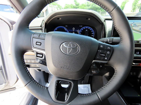 Toyota Camry — photo 08