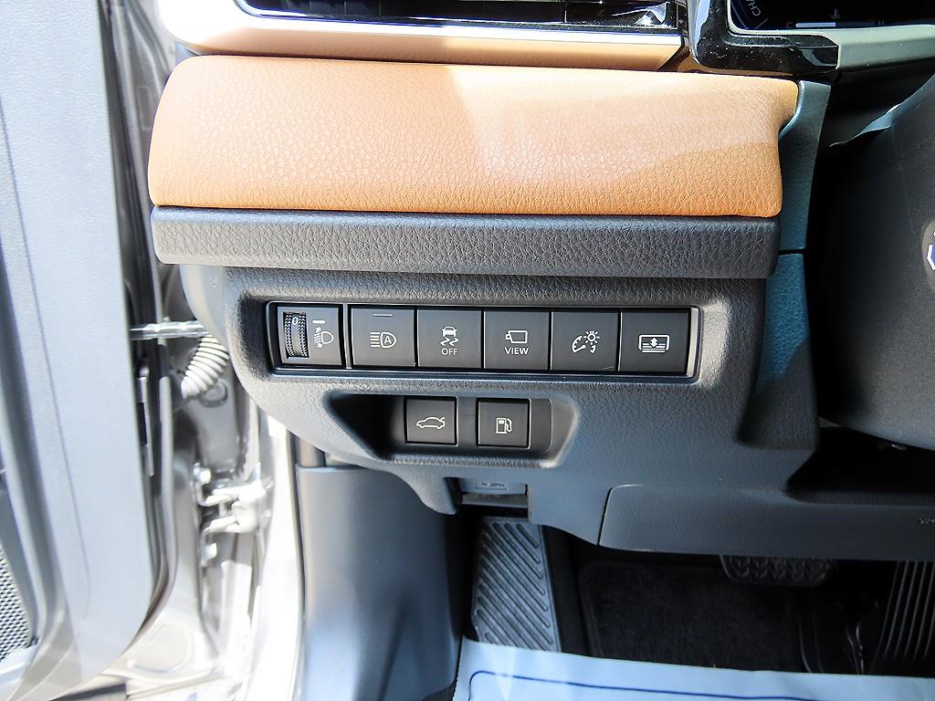 Toyota Camry — photo 13