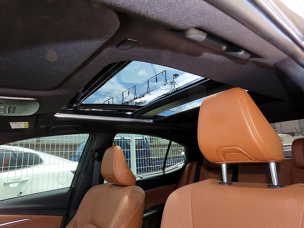 Toyota Camry — photo 18