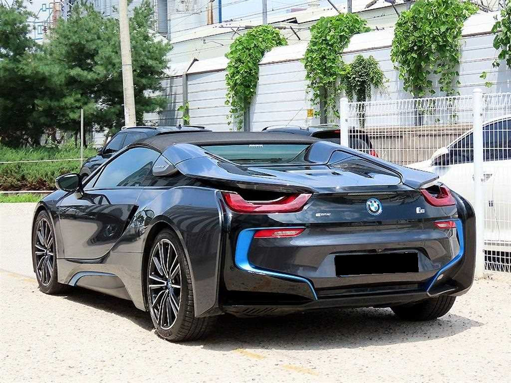 BMW i8 — photo 03
