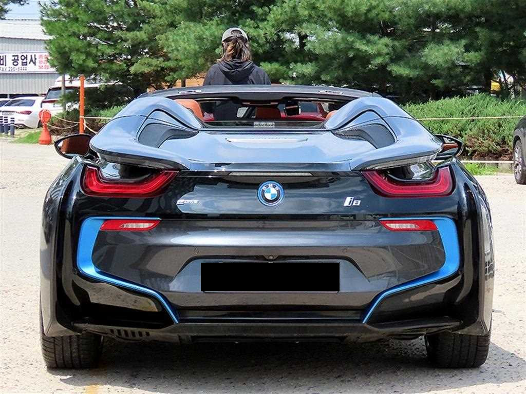 BMW i8 — photo 08