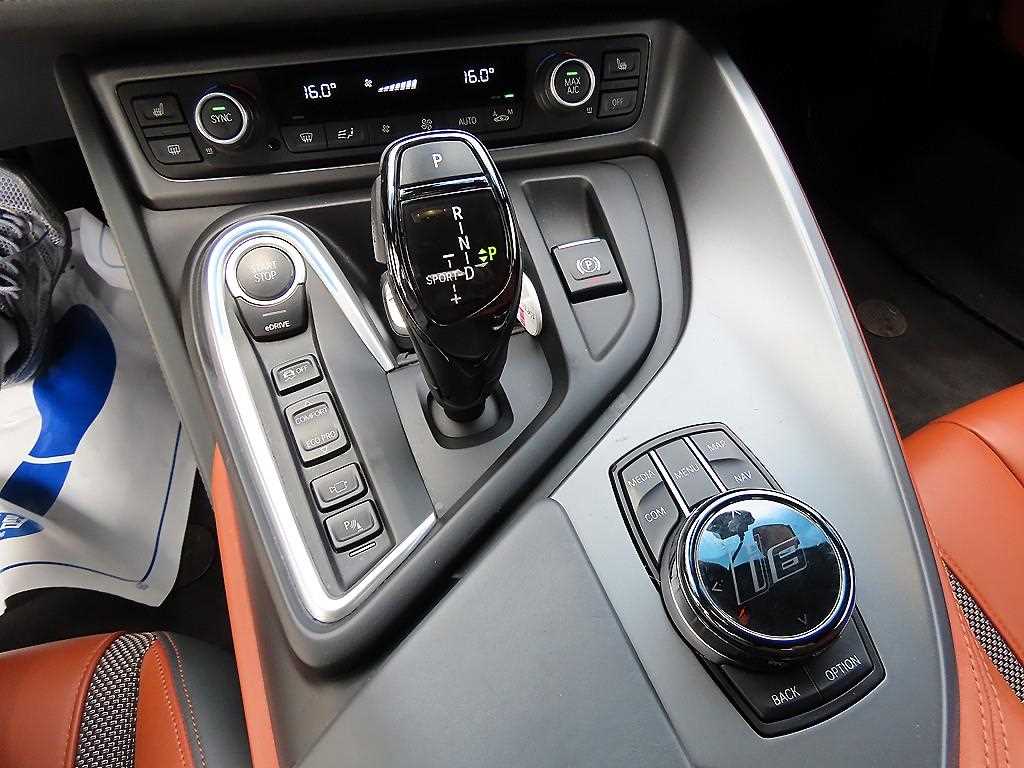 BMW i8 — photo 15