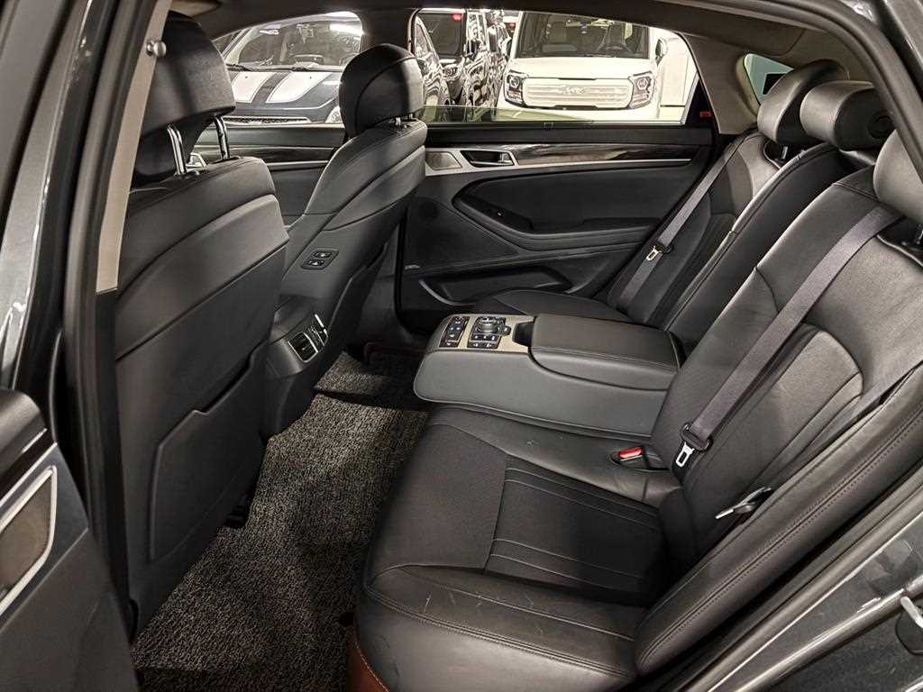 Genesis G80 — photo 17