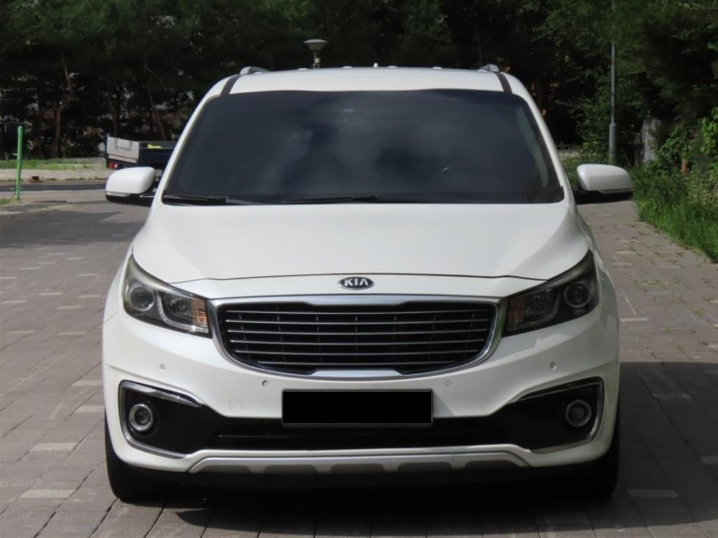 Kia Carnival — photo 01