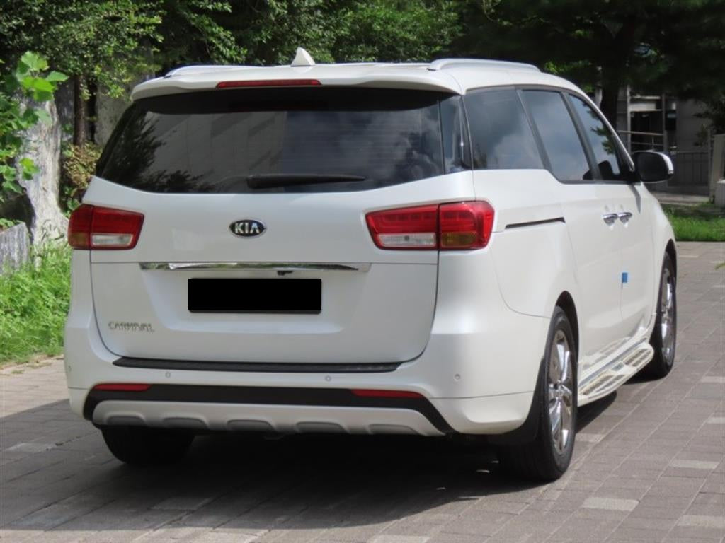 Kia Carnival — photo 03
